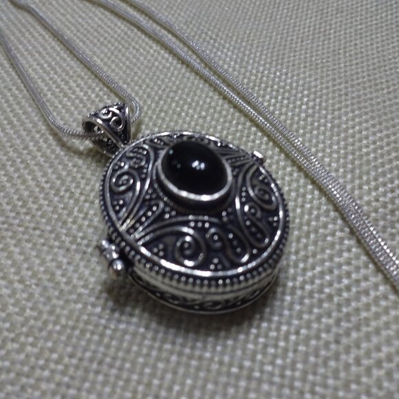 Orante BLACK ONYX LOCKET Handmade Sterling on a 20" Chain #976B - Picture 1 of 4